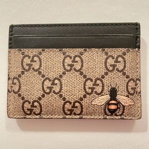 Gucci men’s black bee print GG
